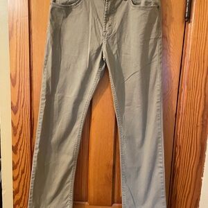 Wrangler Mens 32x30 tan slim straight fit